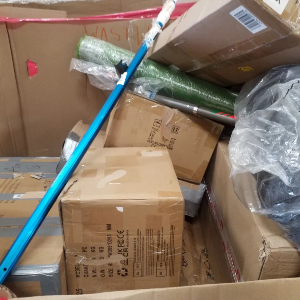 PALLET CONTAINING ASSORTED PRODUCTS INCLUDING AUDIO TURNTABLE, SUITCASE, BIRD SCARER KITE & NATURAL FIBRE RUG