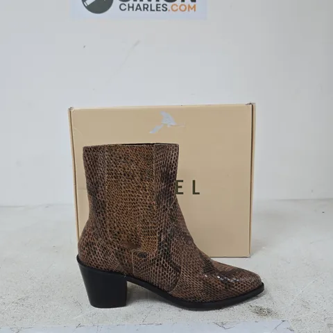 RAVEL WOMEN'S BROWN SNAKESKIN-EMBOSSED ANKLE BOOTS β UK 7