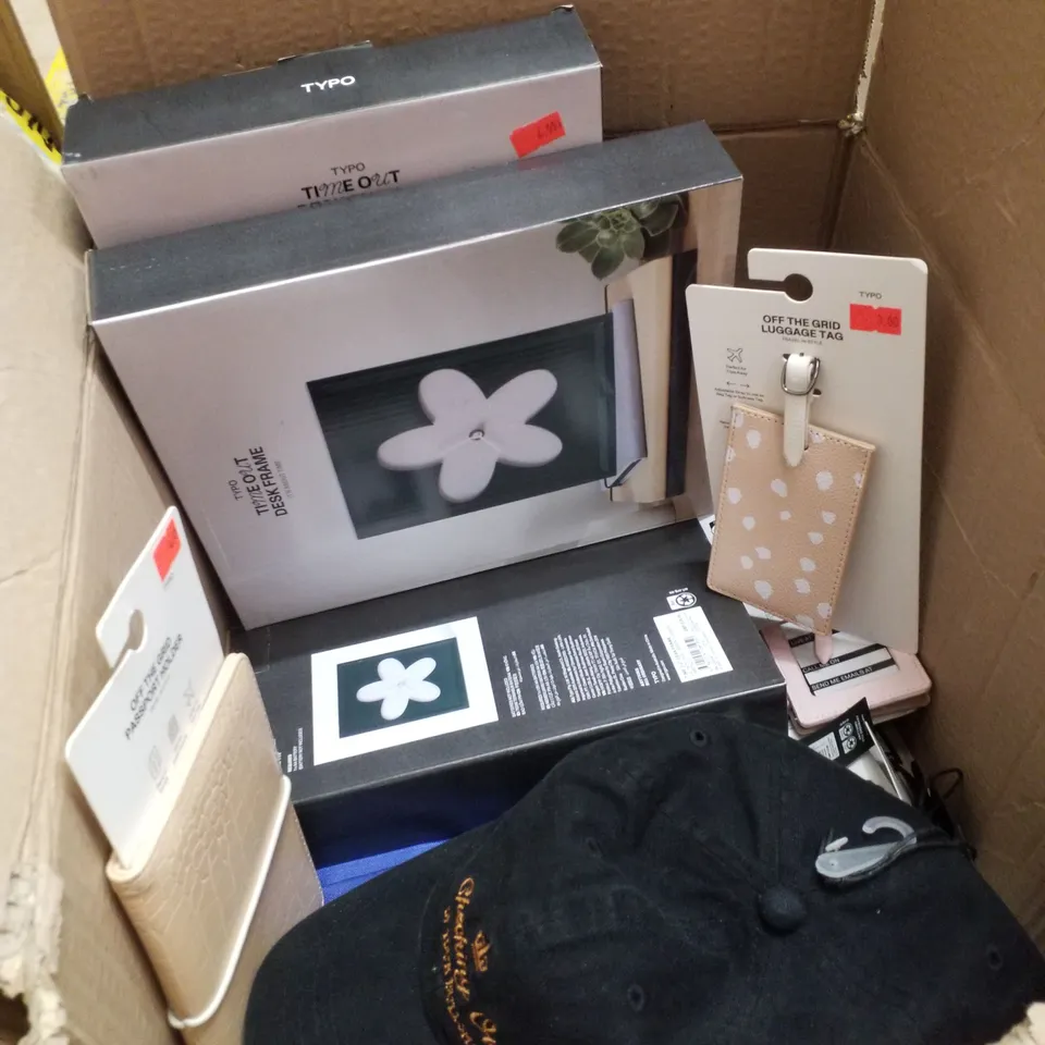 PALLET CONTAINING ASSORTED BRAND NEW PRODUCTS INCLUDING DESK CLOCKS, PASSPORT HOLDERS, LUGGAGE TAGS, CAPS, CUSHIONS, BOTTLE OPENER SETS & PAPER BOW PACKS 