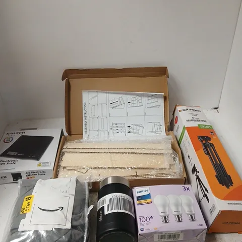 BOX OF APPROXIMATELY 20 ASSORTED ITEMS INCLUDING DINING CHAIR SEAT COVERS BY EASY GOING. DECCOR FLASK AND PHILLIPS B22 BULBS