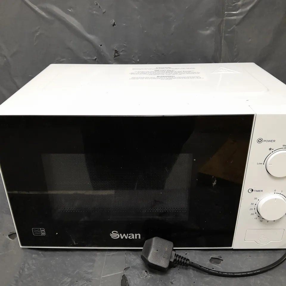 BOXED SWAN 20L 700W MANUAL MICROWAVE IN WHITE - COLLECTION ONLY RRP £54