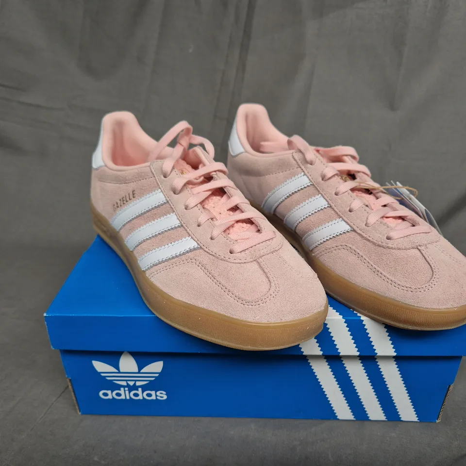 BOXED PAIR OF ADIDAS GAZELLE INDOOR TRAINERS - WOMENS - UK SIZE 4.5