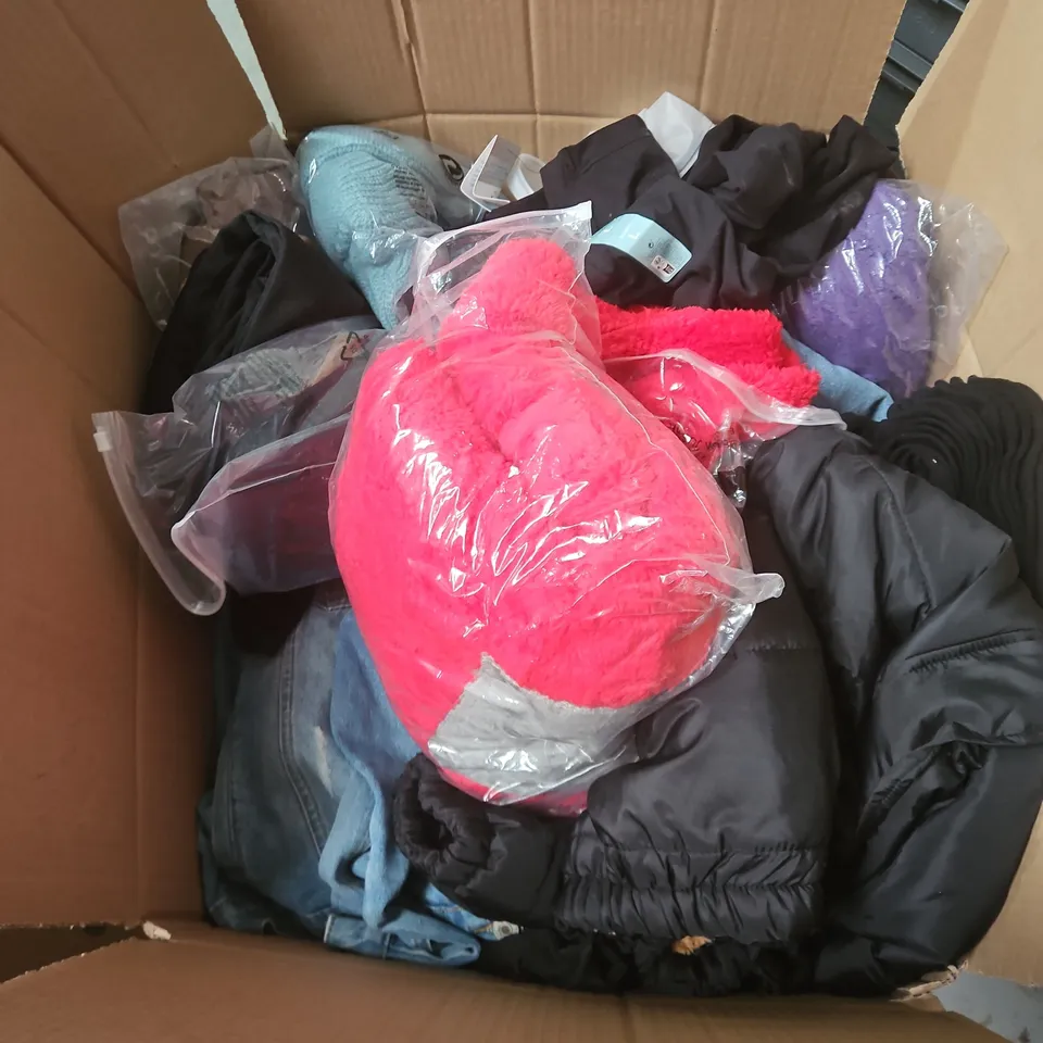 APPROXIMATELY 20 ASSORTED CLOTHING AND FASHION PRODUCTS IN VARIOUS STYLES AND SIZES - COLLECTION ONLY