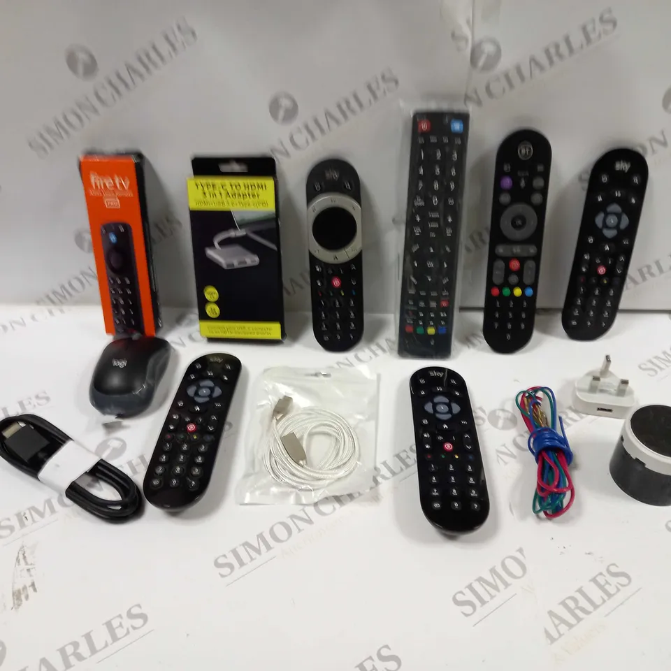 BOX TO CONTAIN APPROX. 20 X ASSORTED TECH PRODUCTS & ACCESSORIES. INCLUDES REMOTES & CHARGING CABLES ETC 