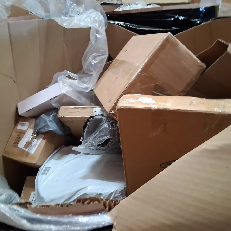 PALLET CONSISTING OF A LARGE QUANTITY OF ASSORTED HOUSEHOLD AND ELECTRICAL PRODUCTS AND ACCESSORIES TO INCLUDE;