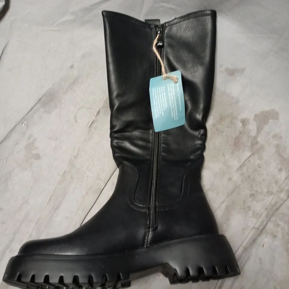 BOXED HEAVENLY FEET ZINNIA BLACK BOOTS – UK 4