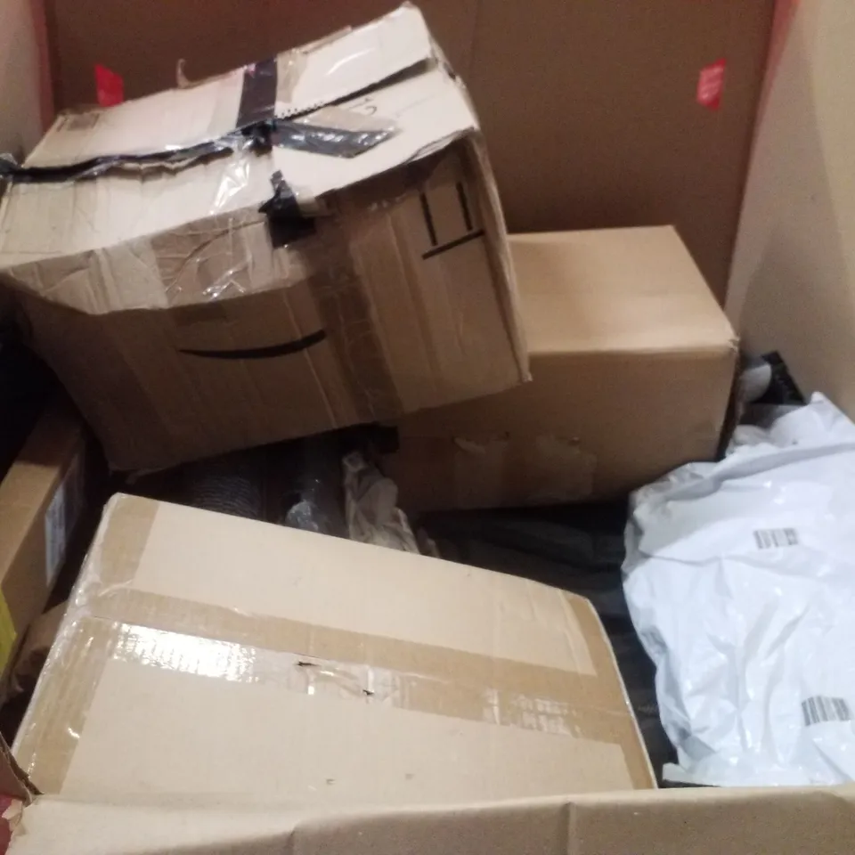 PALLET CONTAINING ASSORTED PRODUCTS INCLUDING MANUAL PRESS JUICER, GYMNASTICS BALANCE BEAM, IRONING BOARD PORTABLE PET PLAYPEN & PET CARRIER BACKPACK