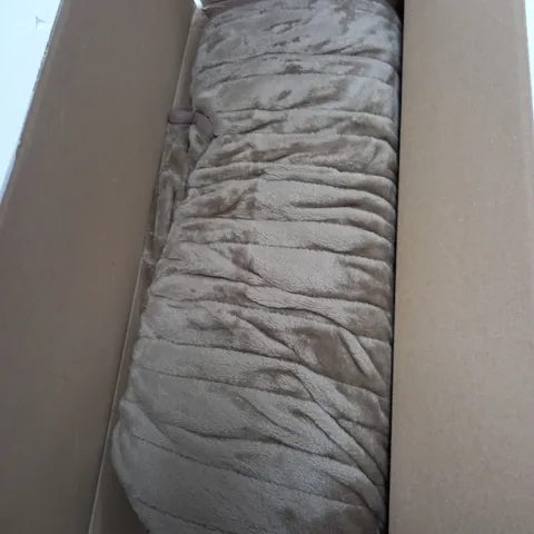 COZEE HOME VELVETSOFT HEATED THROW IN DARK TAUPE