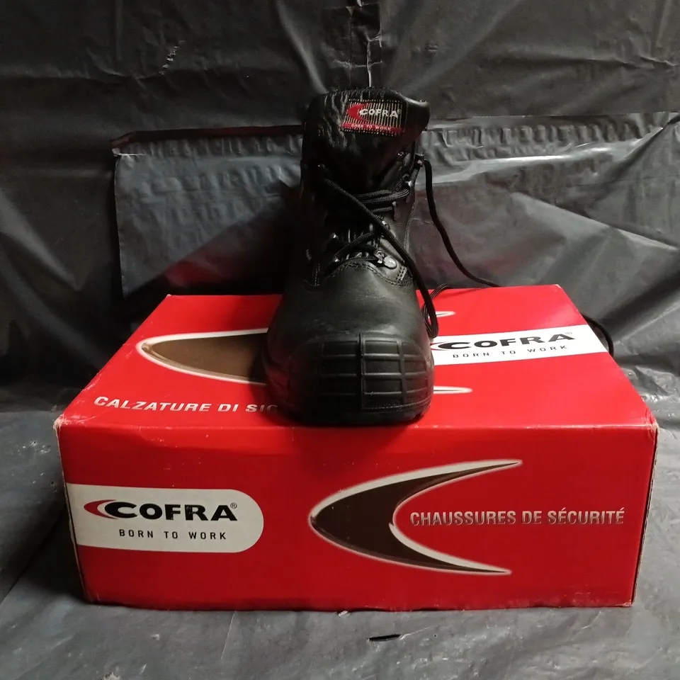 BOXED PAIR OF CORFA HURRICANE SAFETY BOOTS IN BLACK SIZE UK 7