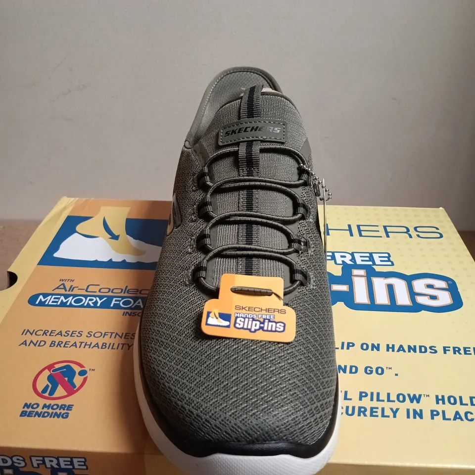 BOXED PAIR OF SKECHERS SLIP-INS HANDS FREE TRAINERS – MEN’S UK 11