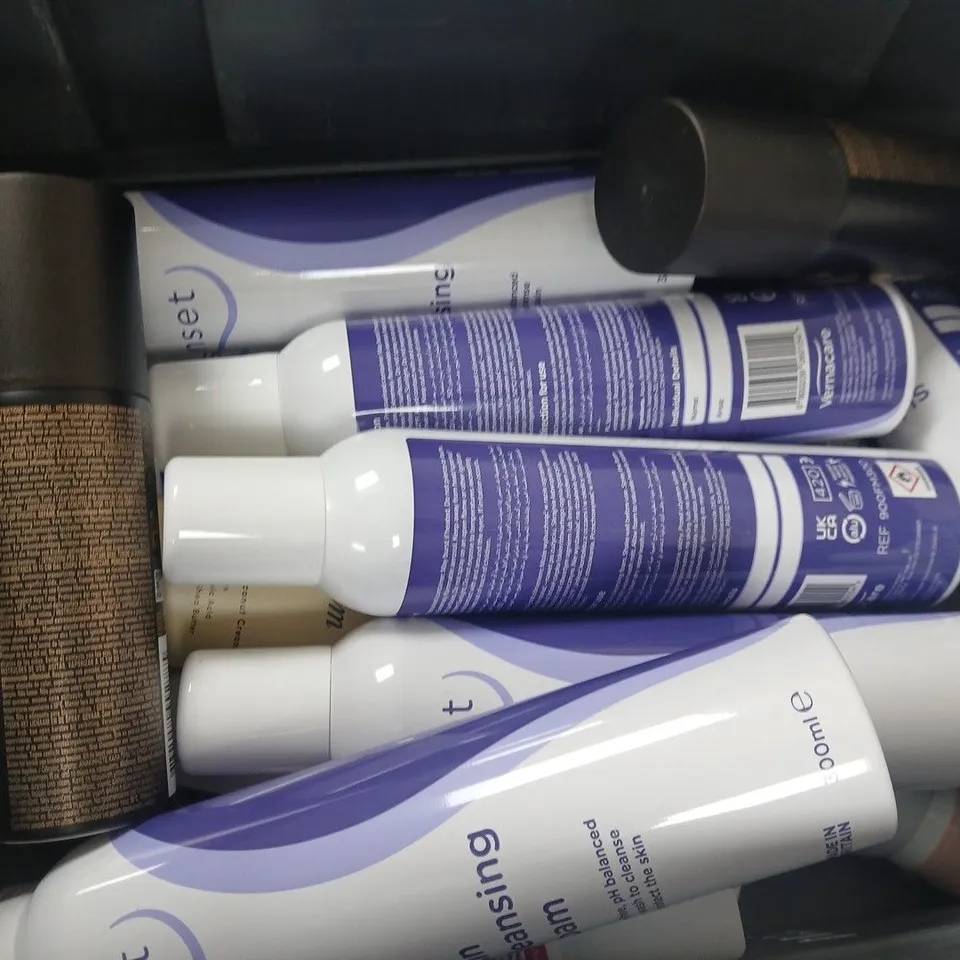 APPROXIMATELY 12 ASSORTED AEROSOLS TO INCLUDE BOSS THE SPRAY, BATISTE BLUSH, SENSET SKIN CLEANSING FOAM, ETC
