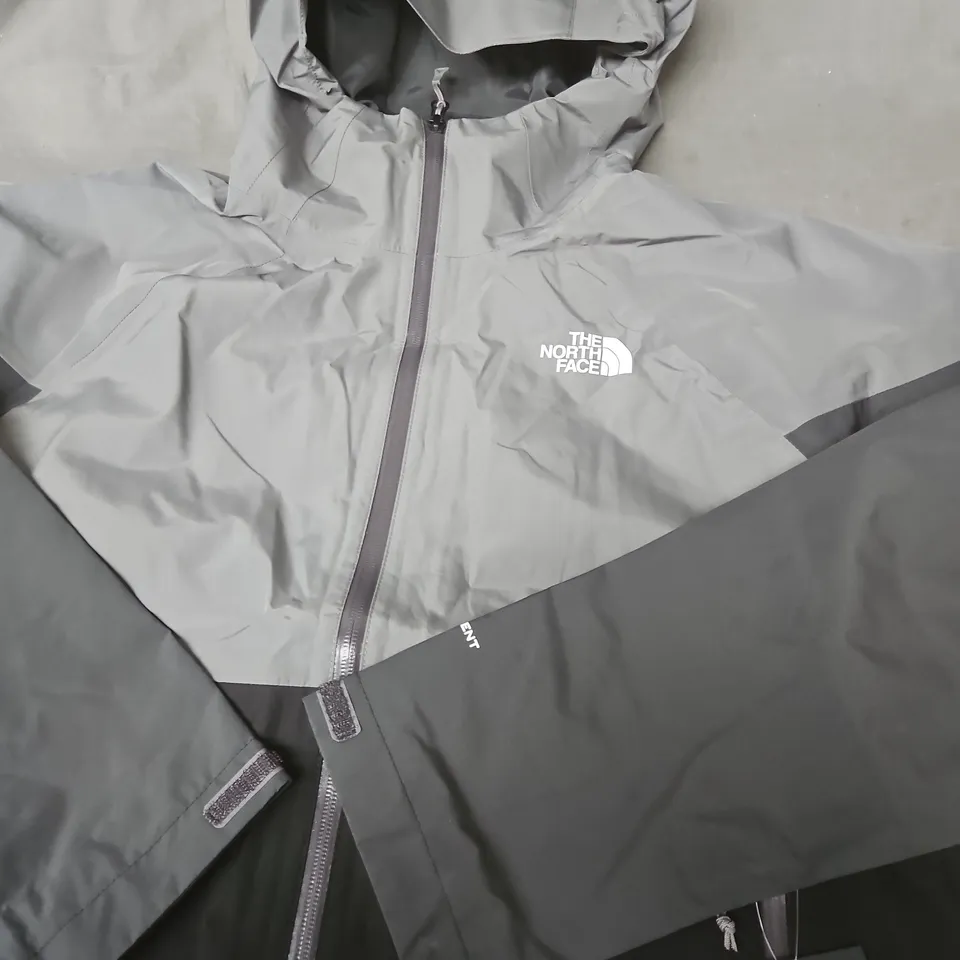 THE NORTH FACE LIGHTNING ZIP-IN JACKET – BLACK/SMOKE, MEDIUM (MEN)