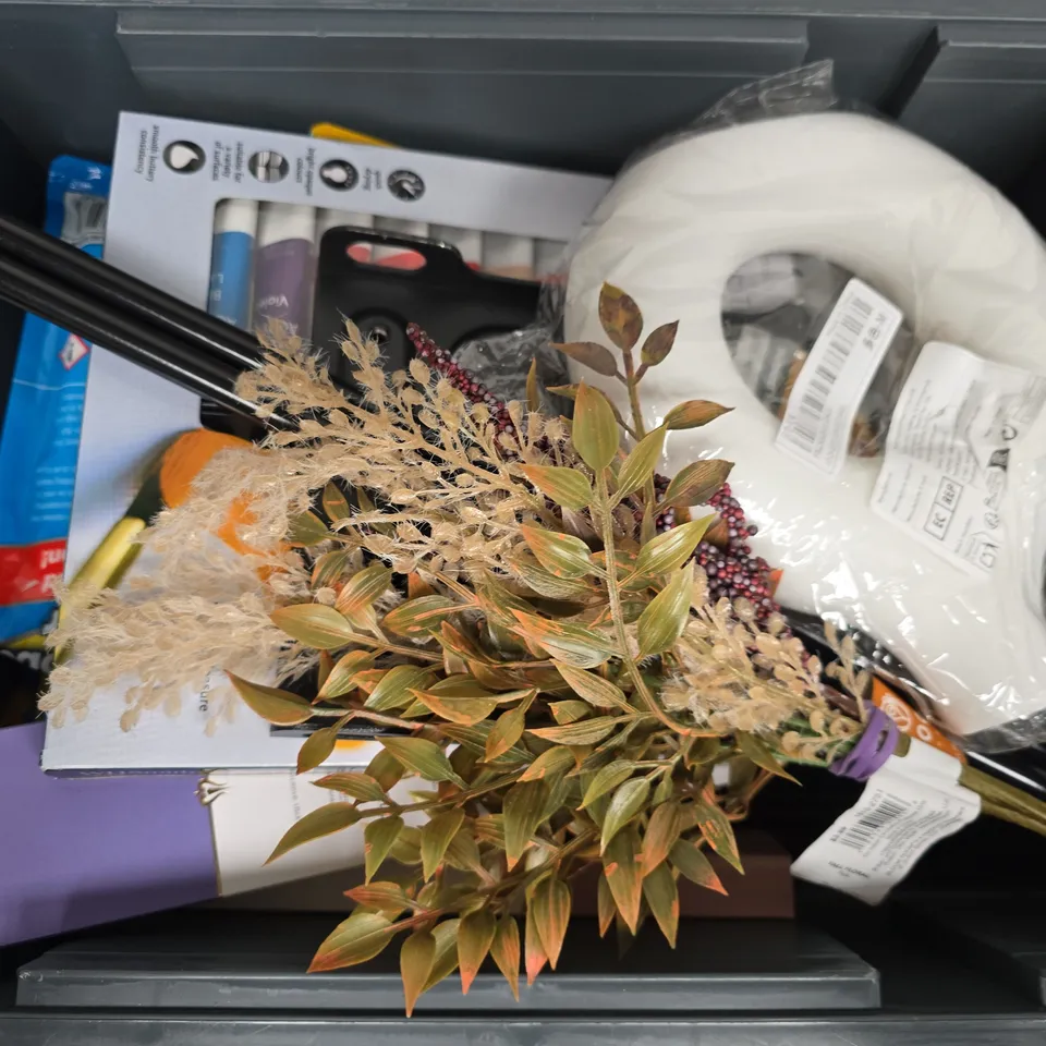 APPROXIMATELY 15 ASSORTED HOUSEHOLD ITEMS TO INCLUDE ACRYLIC TUBE SET, HANGING WARDROBE DEHUMIDIFIER, NOZELOCK, ETC