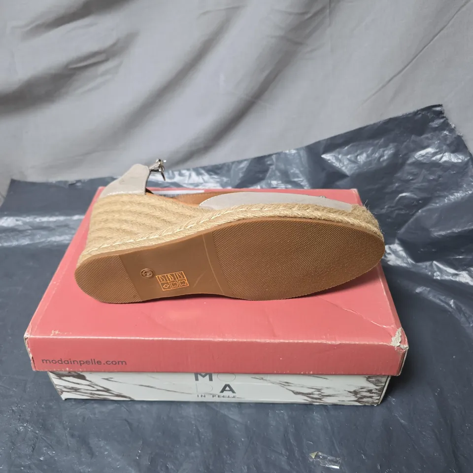 MODA IN PELLE TAUPE WEDGE ESPADRILLE SANDALS WITH CRYSTAL EMBELLISHMENT – SIZE 40