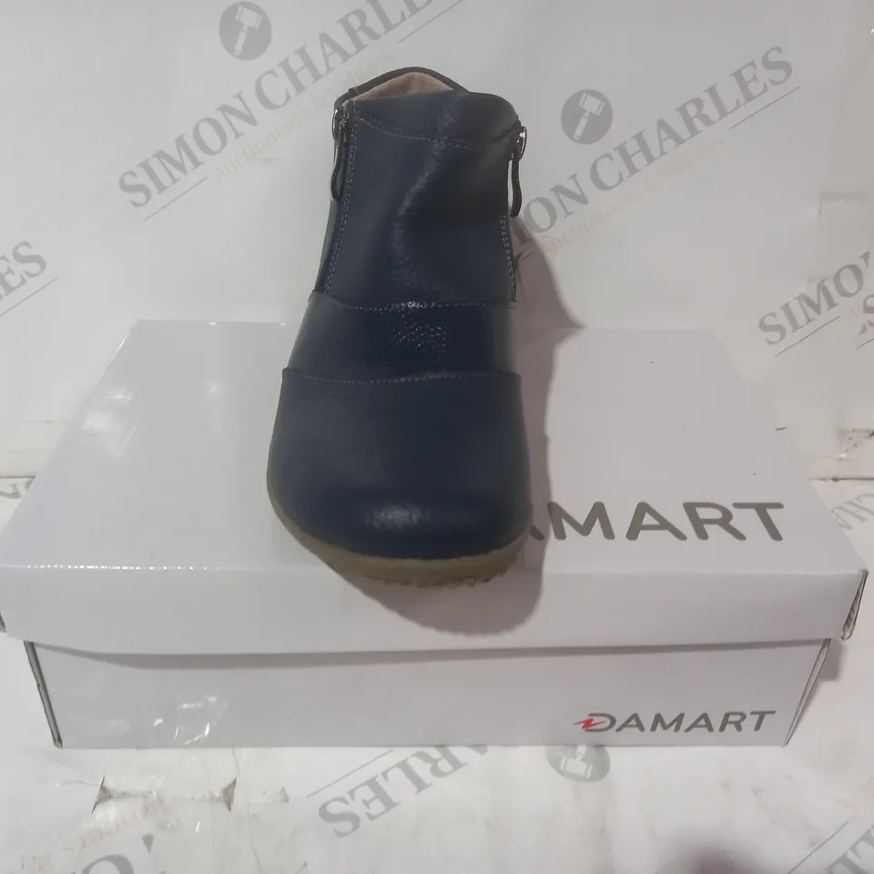 BOXED PAIR OF DAMART BOOTS IN NAVY SIZE 3