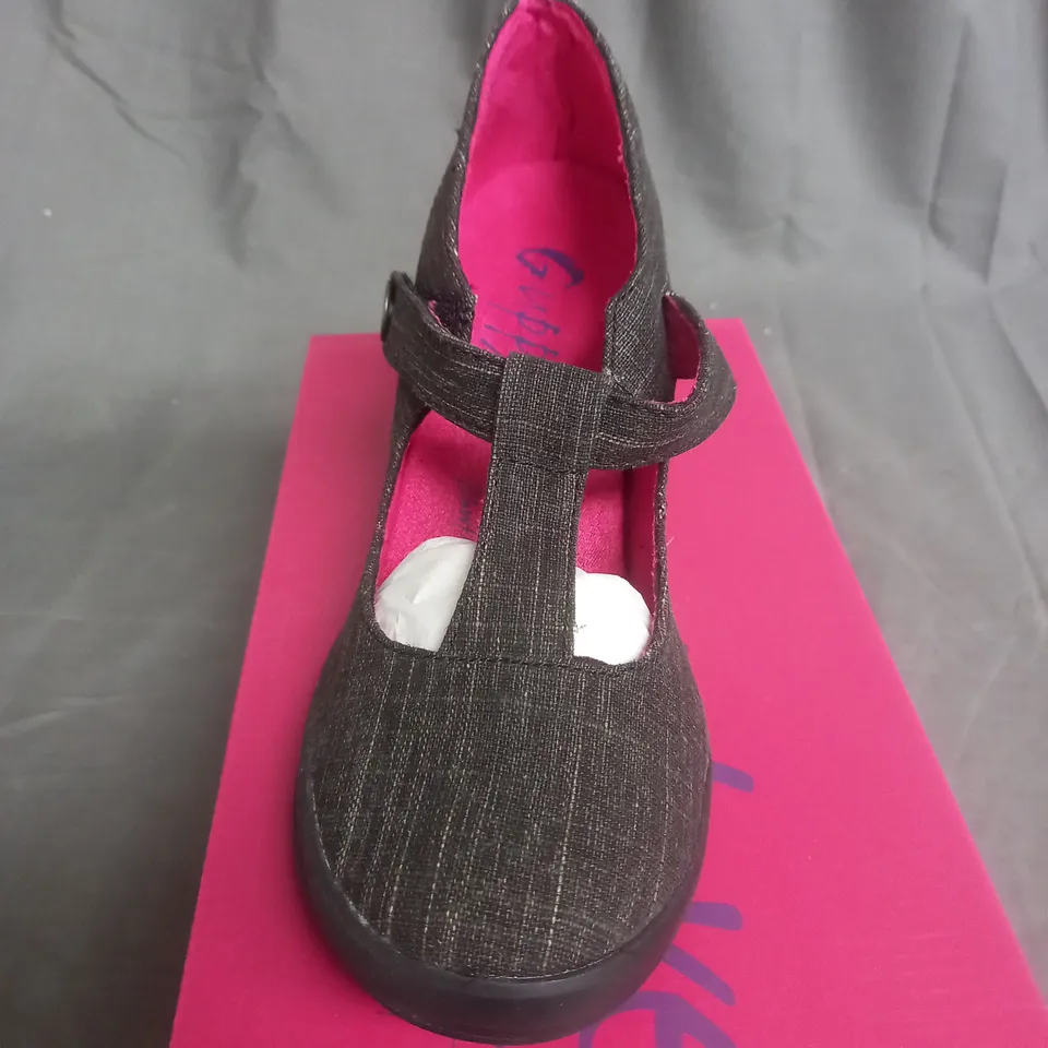 BOX OF APPROXIMATELY 10 BLACK GUPPY LOVE BY BLOWFISH SHOES IN VARIOUS SIZES