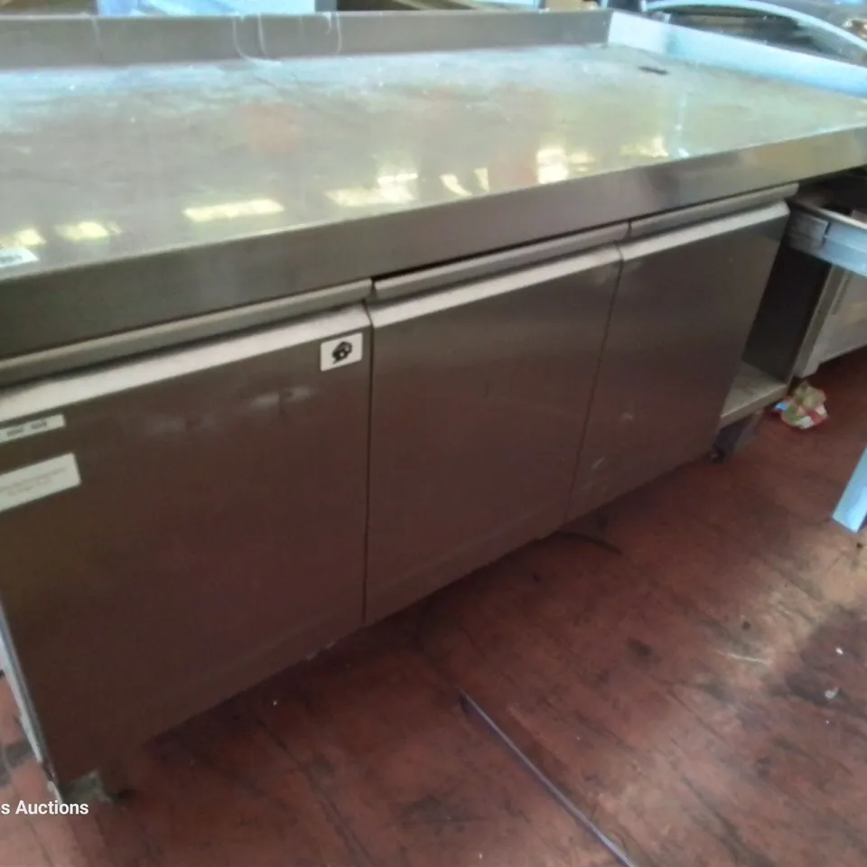 TRIPLE DOOR COUNTER FRIDGE