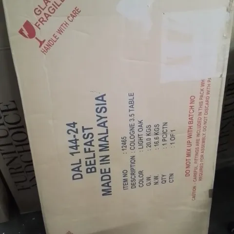 BOXED ANKRUM OAK SOLID WOOD DINING TABLE