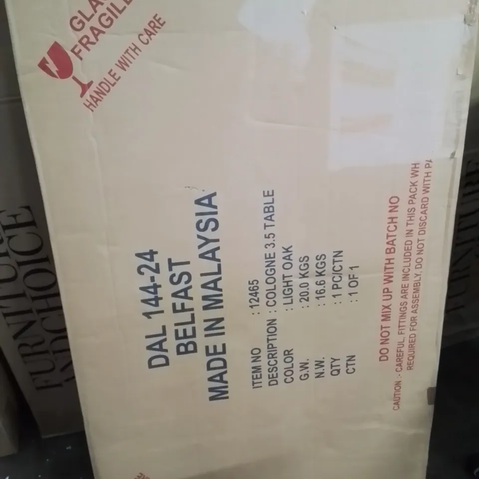 BOXED ANKRUM OAK SOLID WOOD DINING TABLE