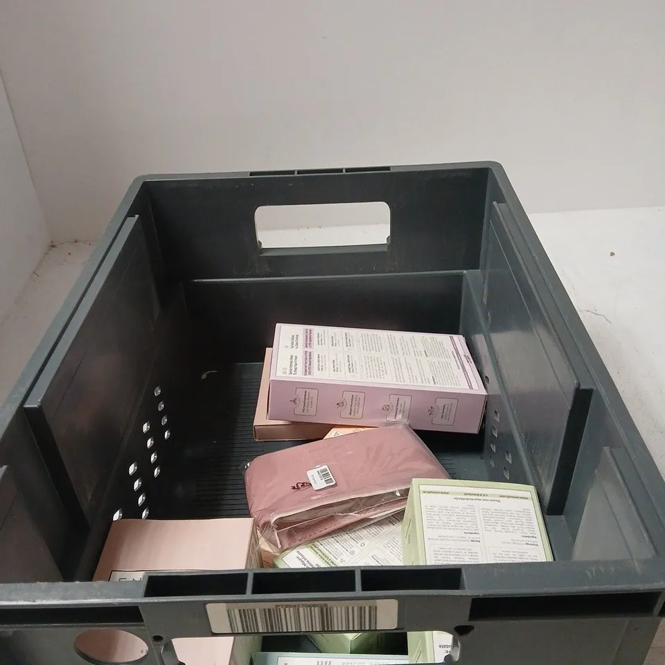 TOTE OF APPROXIMATELY 7 ASSORTED ENROUSH ITEMS TO INCLUDE ULTRA THIN PADS, LUBRICANT ETC
