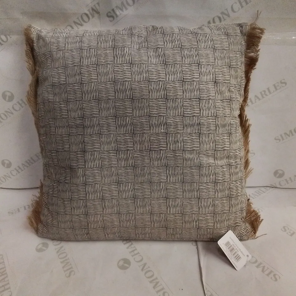 BOX CONTAINING APPROXIMATELY 6 FERO CUSHIONS - DARK GREY