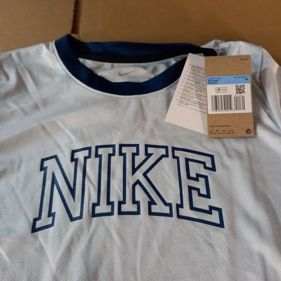 NIKE WOMENS LIGHT BLUE T-SHIRT - M