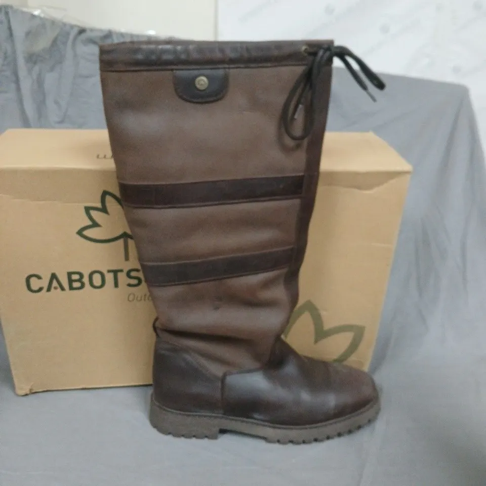 CABOTS WOOD BROWN LEATHER KNEE-HIGH BOOTS – WOMEN'S - 42