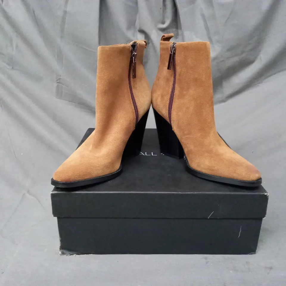 BOXED PAIR OF KENDALL + KYLIE CLIVE SUEDE ANKLE BOOTS IN BROWN SIZE 5/5M