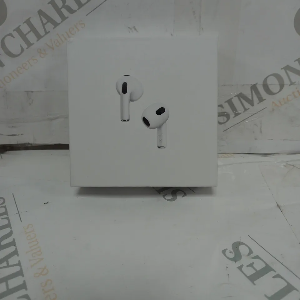 BOXED APPLE AIRPODS 
