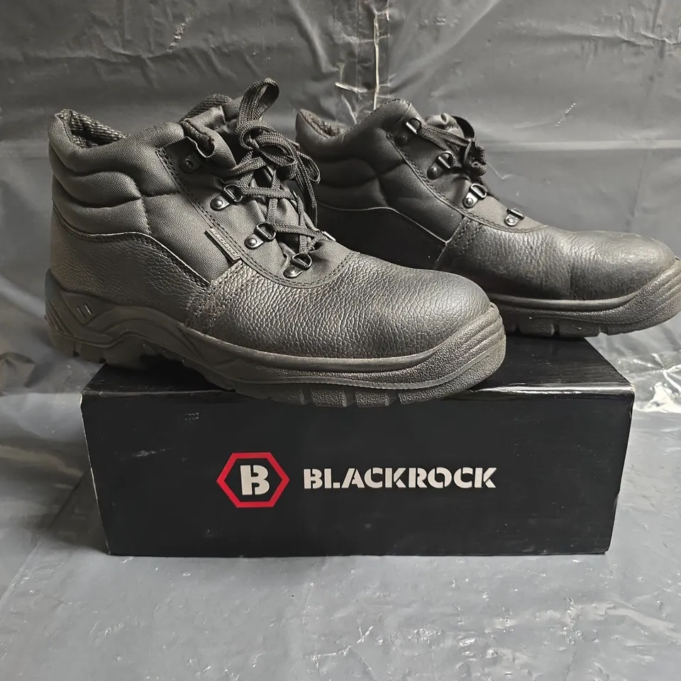 BOXED PAIR OF BLACKROCK CHUKKA BOOTS IN BLACK SIZE UK 10