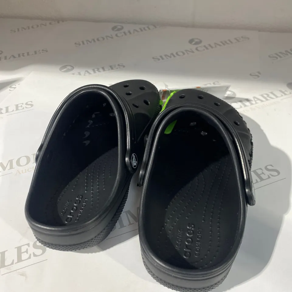 PAIR OF BLACK CROCS SIZE 33-34