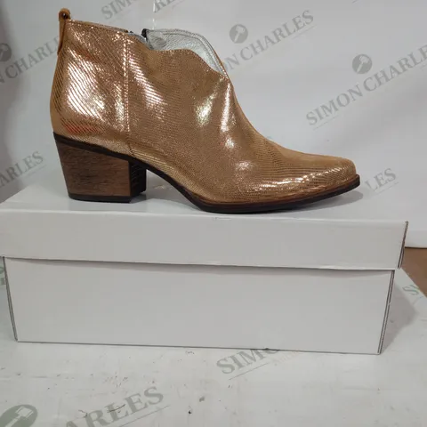 BOXED PAIR OF AZINE LOW HEEL SIDE-ZIP SHOES IN METALLIC GOLD EU SIZE 38