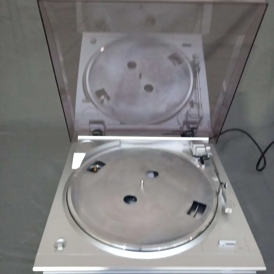 DENON DP29F SILVER TURNTABLE