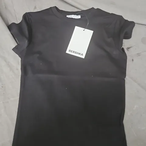 BERSHKA BLACK T-SHIRT – SIZE S 