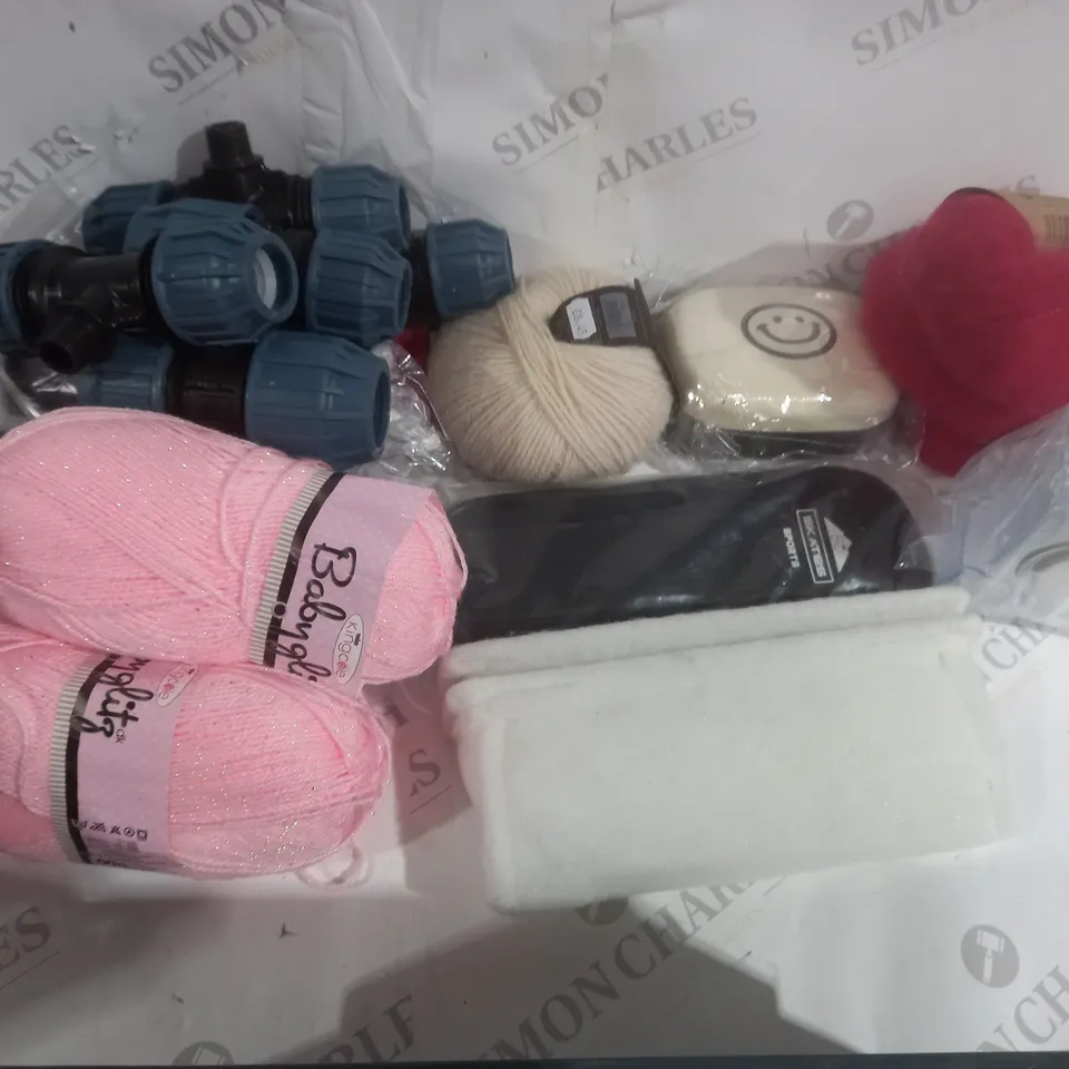 APPROXIMATELY 12 ASSORTED HOME ITEMS INCLUDING PINK,CREAM AND RED WOOL, SIMLEY SOAP HOLDER, SKATES SPORTS