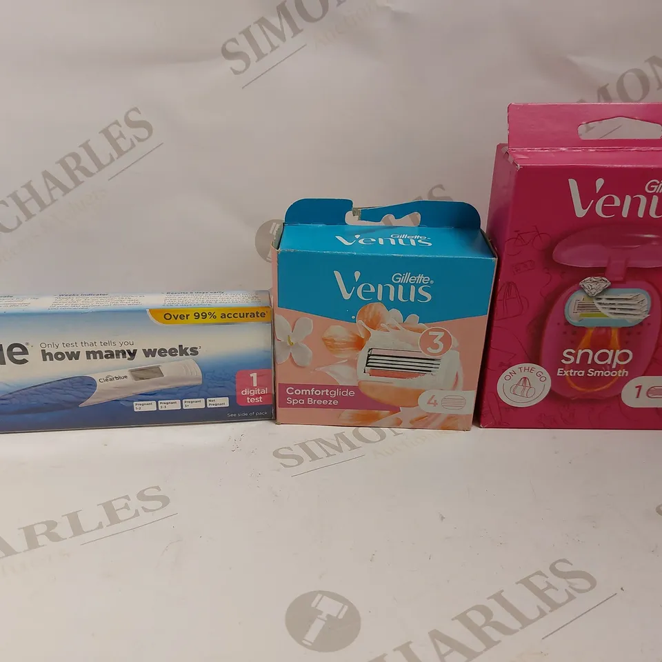 BOX OF APPROX 8 ITEMS TO INCLUDE ASSORTED GILETTE VENUS BLADES AND CLEAR BLUE PREGNANCT TESTS