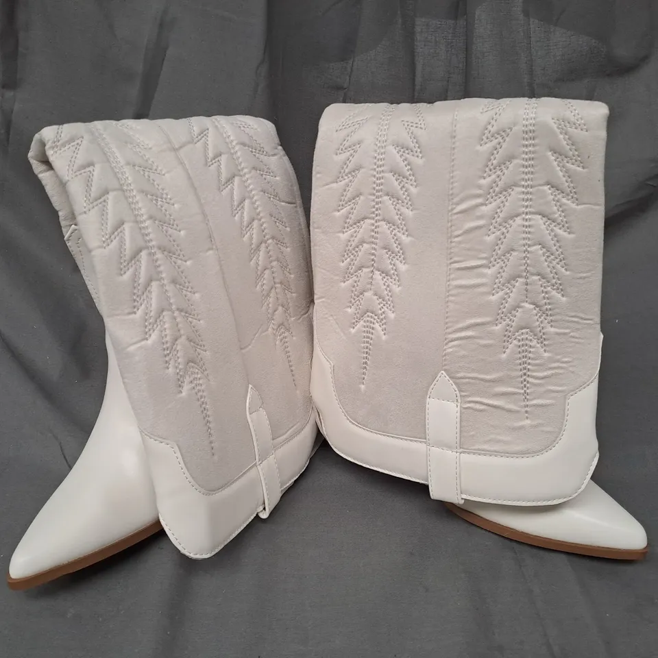 BOXED PAIR OF EGO SIN CITY BLOCK HEEL KNEE-HIGH COWBOY BOOTS IN CREAM UK SIZE 6