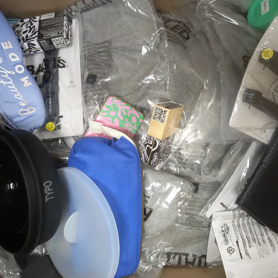 BOX OF APPROXIMATELY 40 ASSORTED HOUSEHOLD ITEMS TO INCLUDE PET COLLARS, FINE LINERS, MUPPETS NOVELTY MUG, ETC