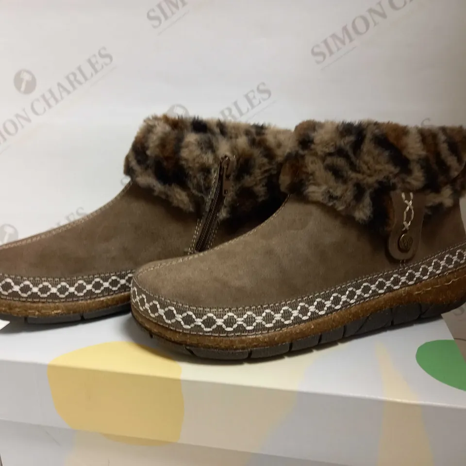 EARTH ORIGINS EMMALYN SUEDE HOUSE BOOTIE SLIPPER SIZE 4
