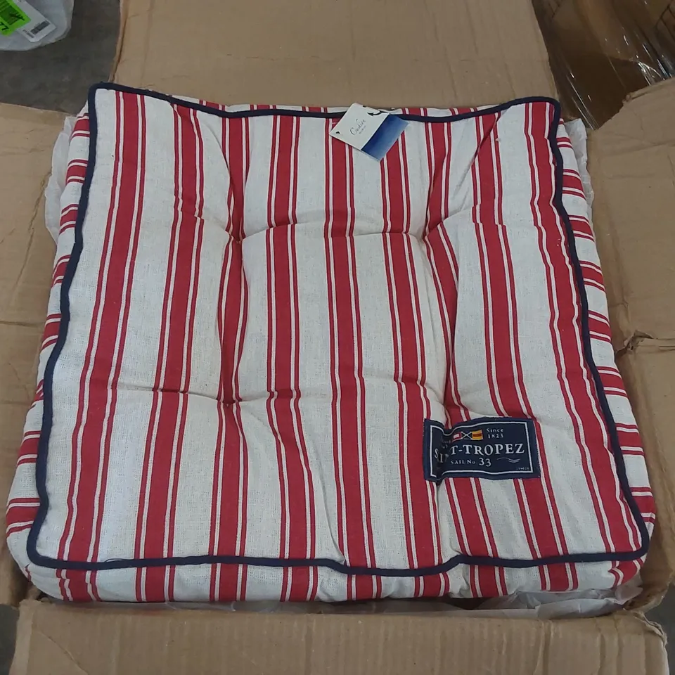 BOX OF APPROX 8 X SAINT-TROPEZ SEAT CUSHIONS - RED // SIZE: 40 X 40cm
