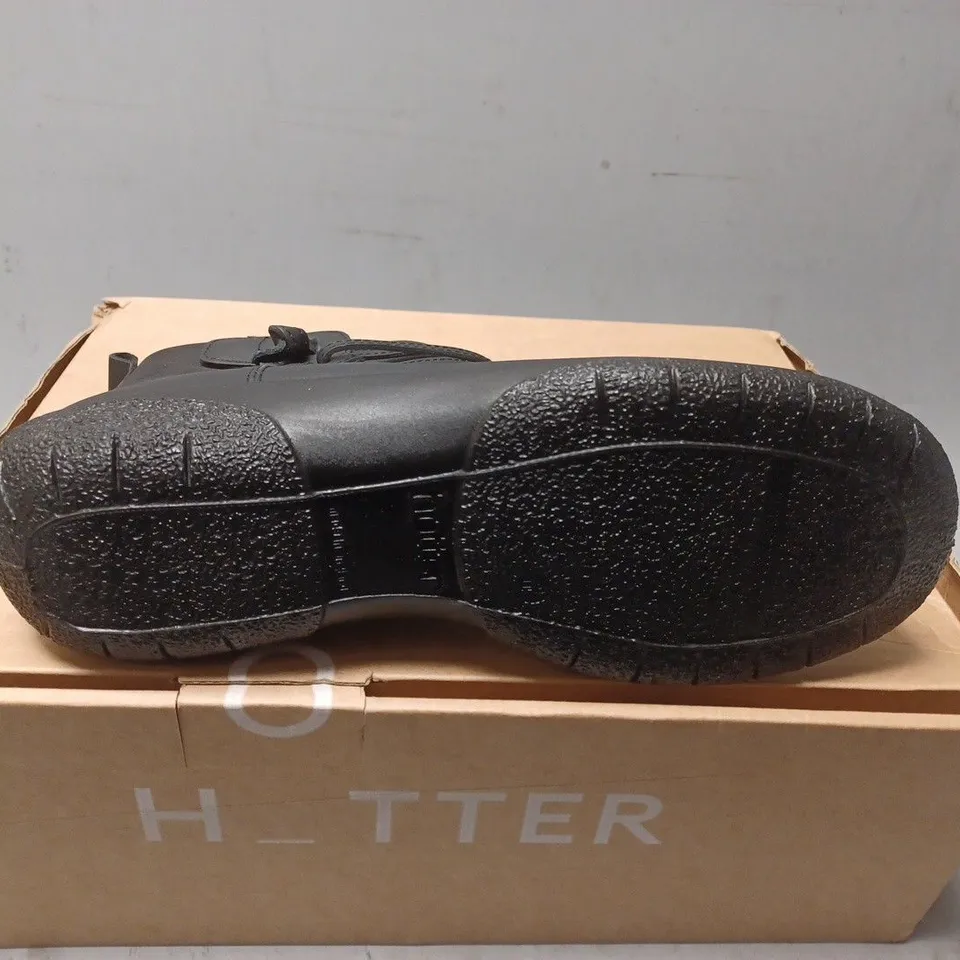 BOXED PAIR OF HOTTER RUMBLE SHOES - UK SIZE 6.5