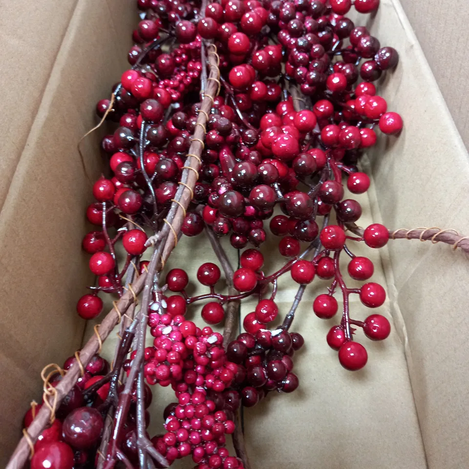 OUTLET HOME REFLECTIONS PRE-LIT MIXED BERRY GARLAND