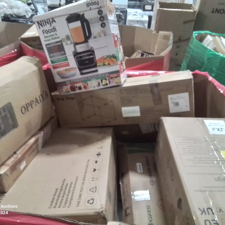 PALLET CONTAINING VARIOUS ASSORTED ITEMS TO INCLUDE:PAPER SHREDDER, NINJA FOOD BLENDER, MATERIAL WARDROBE, DOG CAGE, COOKER HOODS ETC.