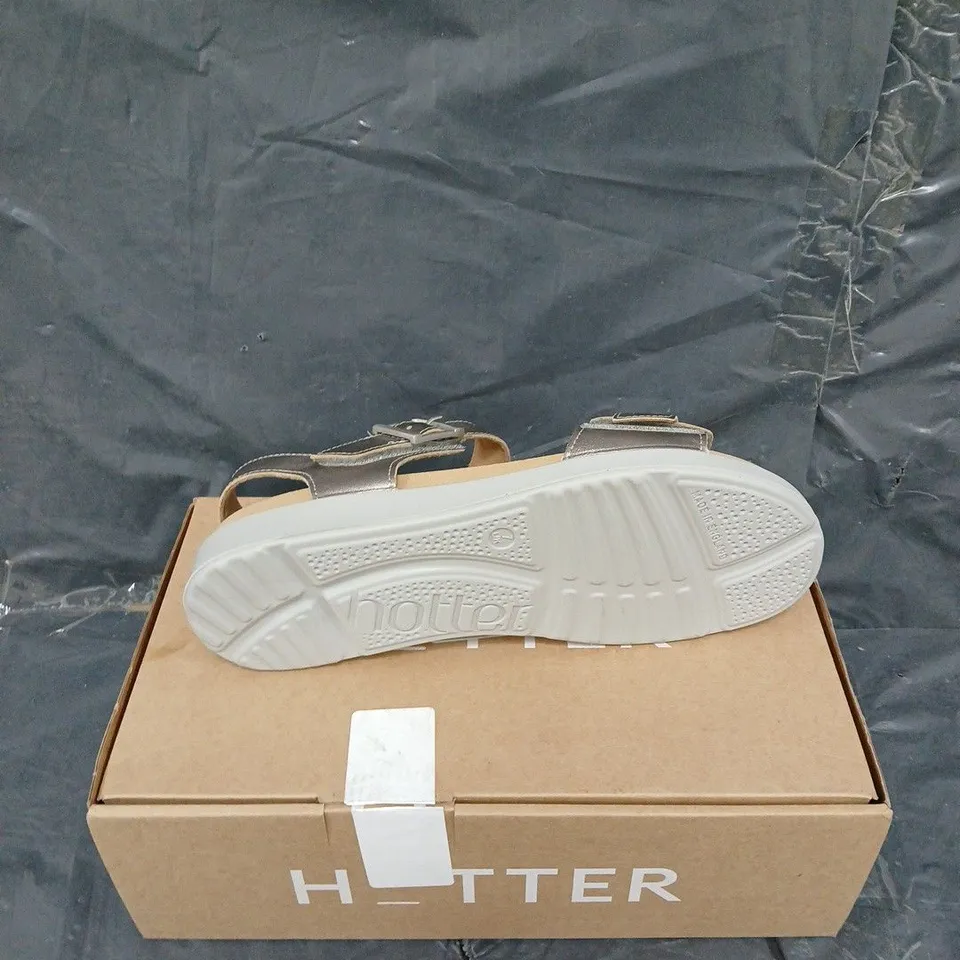 BOXED PAIR OF HOTTER PALMA WIDE SANDALS UK 7
