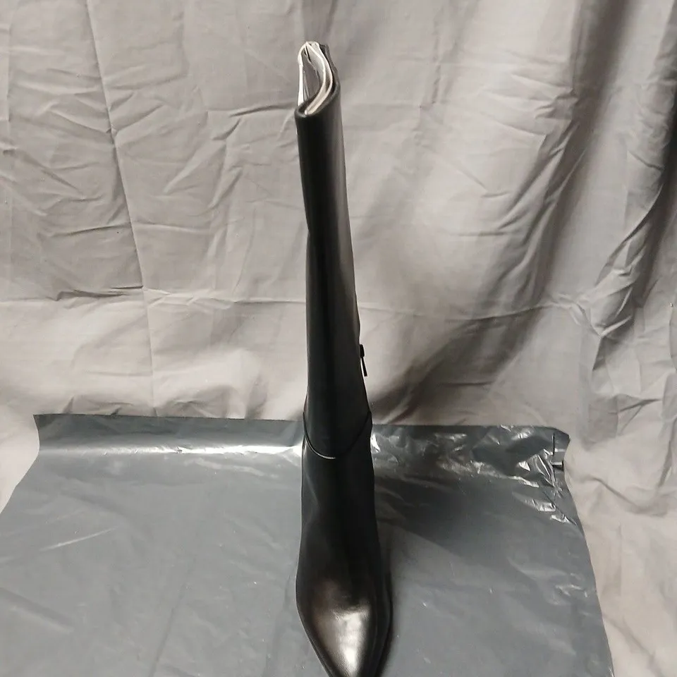 STRADIVARIUS BLACK KNEE-HIGH BOOTS WITH BLOCK HEEL UK SIZE 8. UNBOXED