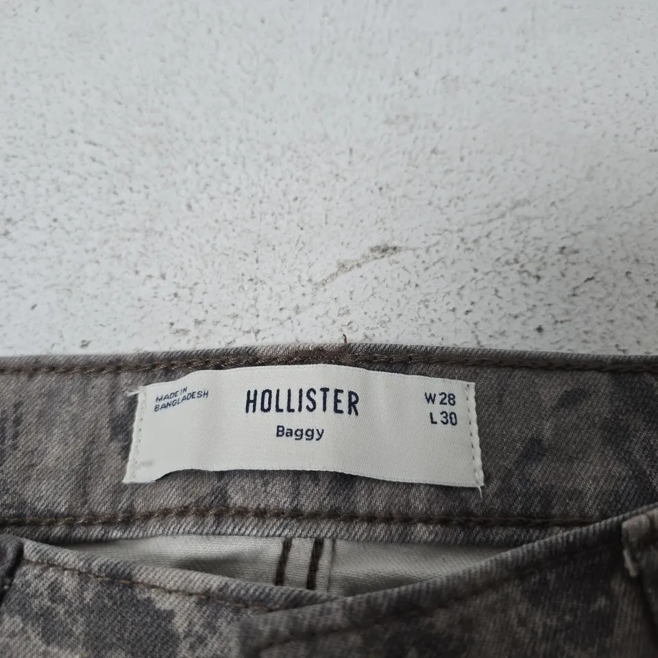 HOLLISTER BAGGY JEANS – UK 28 X 30 (W28/L30) – MADE IN BANGLADESH