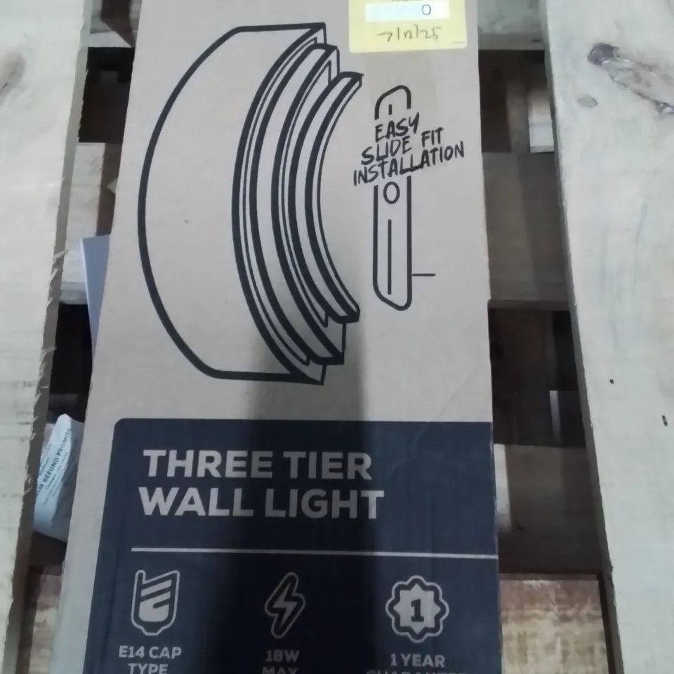 BOXED THREE TIER WALL LIGHT 