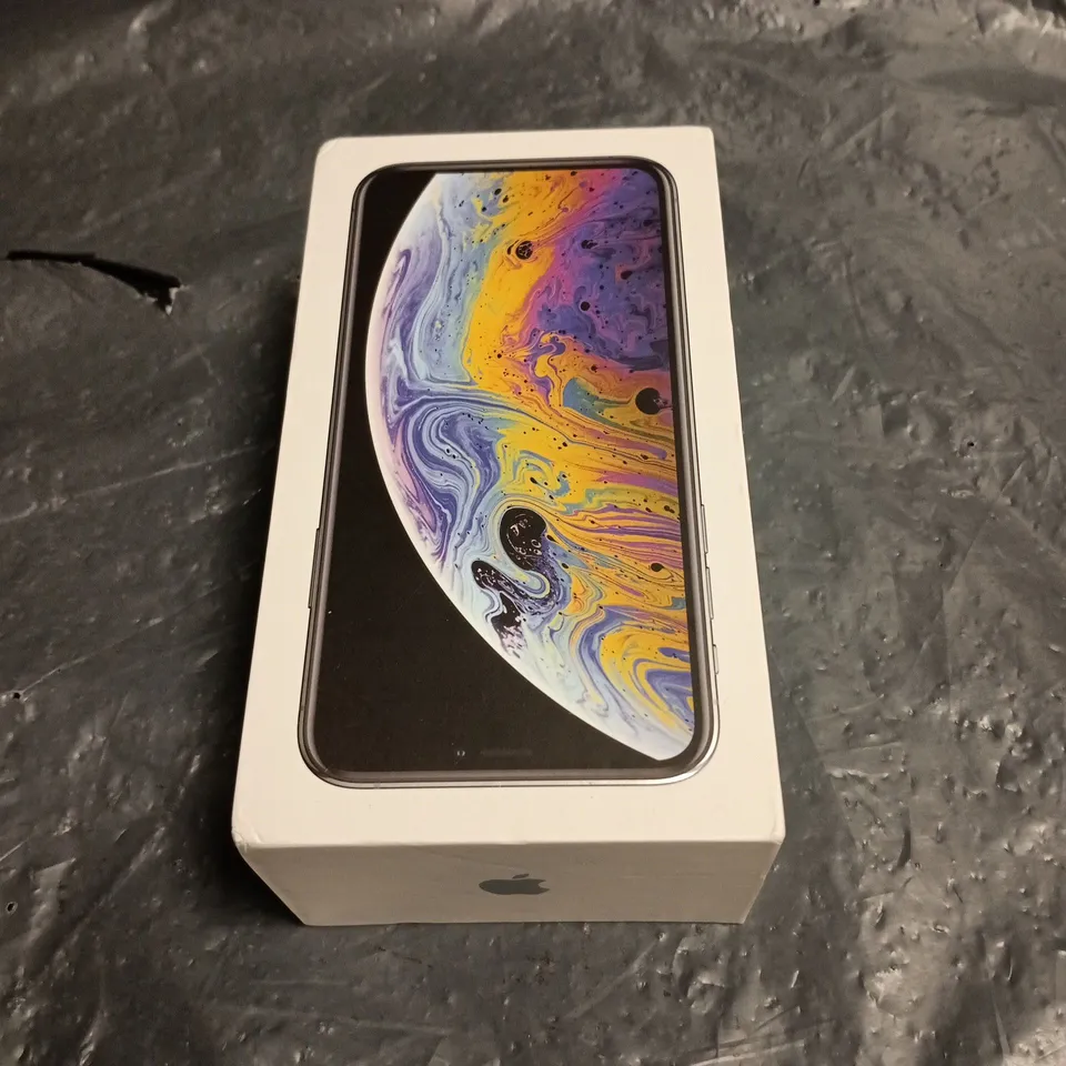 APPLE IPHONE XS – BLACK, WITH BOX AND USB-C TO LIGHTNING CABLE 