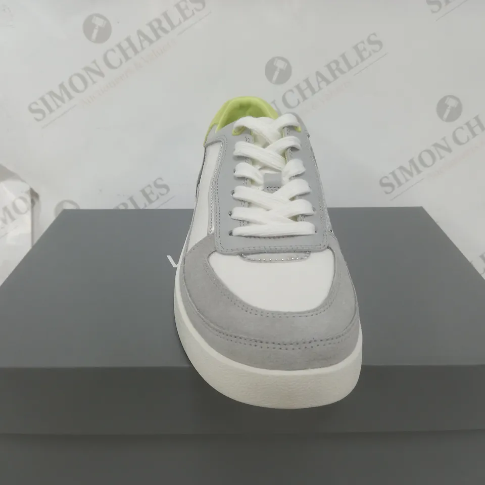 VIONIC LOW GREY & WHITE TRAINERS - SIZE 6