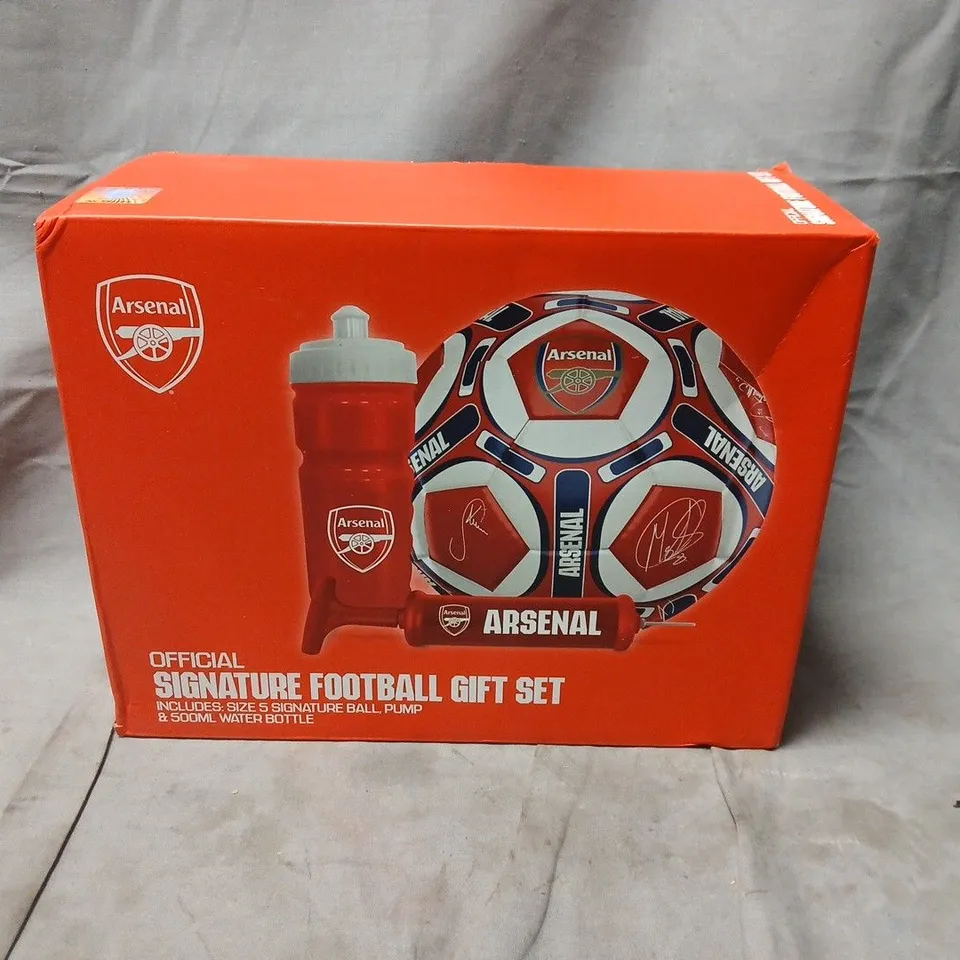 ARSENAL OFFICIAL SIGNATURE FOOTBALL GIFT SET – BALL & WATER BOTTLE